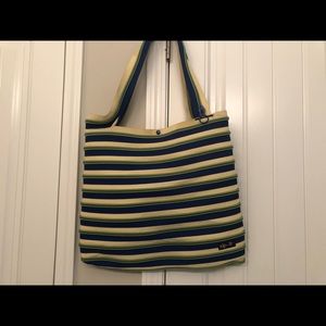 Surprise !  Tangled Zipper = a Carry Bag
